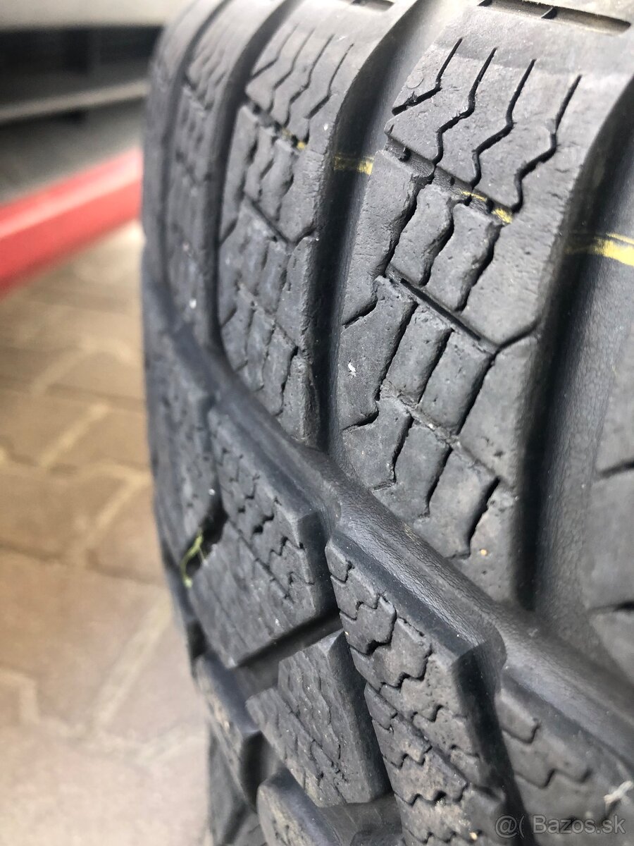 Zimne pneu 215/60r16