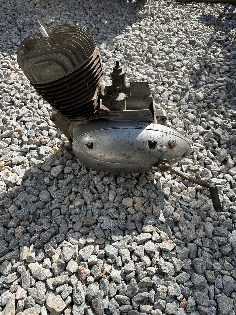 Motor na Jawa 250 / 559