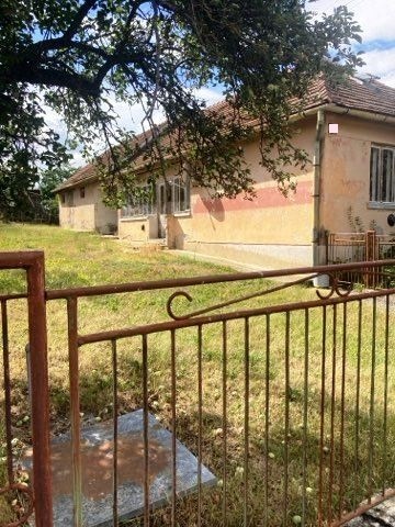 Predaj - rodinný dom 20  km od okresného mesta Levice