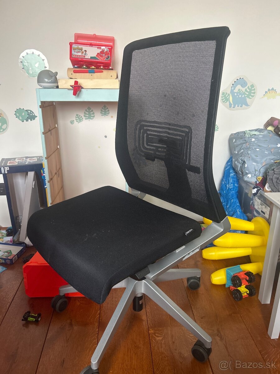 Kancelarska ergonomicka stolicka
