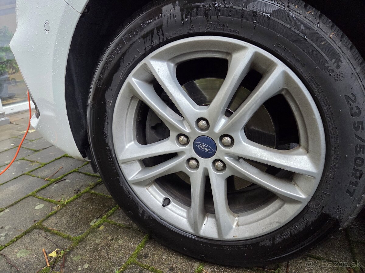 Zimne pneu Ford s diskami a tpms senzormi