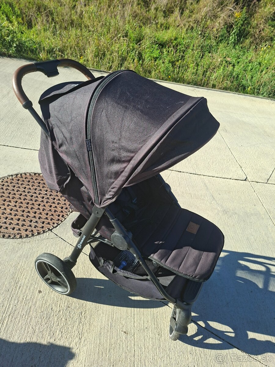 Čierny športový kočár Kinderkraft