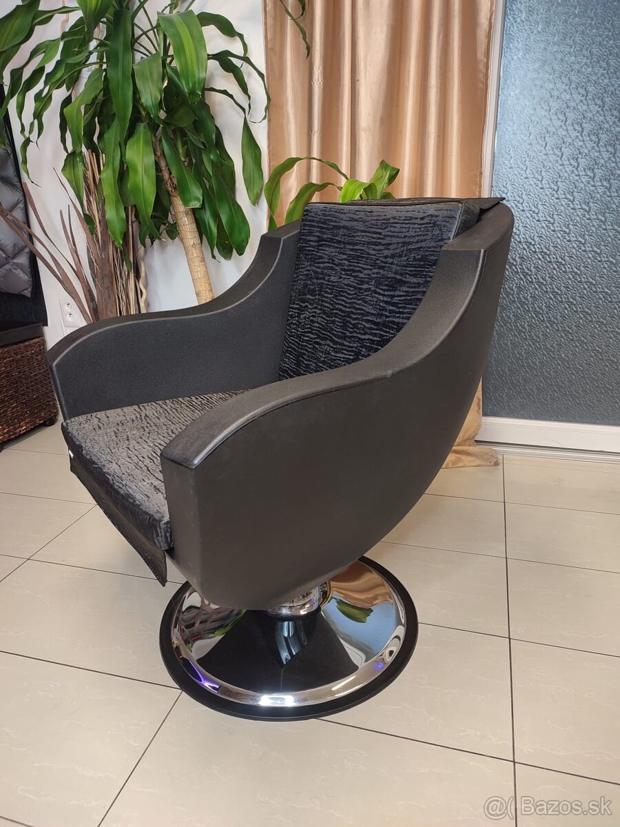 Masivne kadernicke kreslo