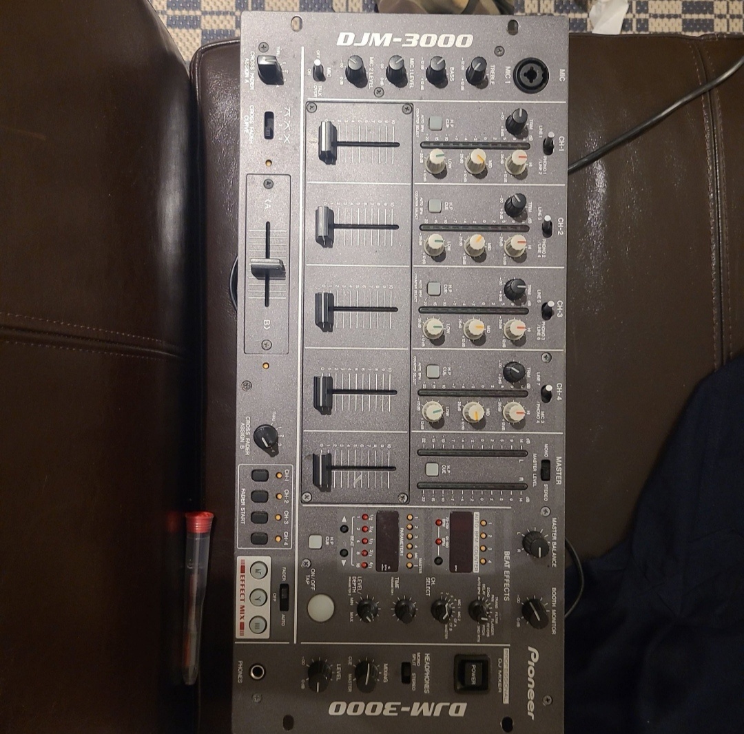 Profesionálny mixážny pult Pioneer DJM-3000