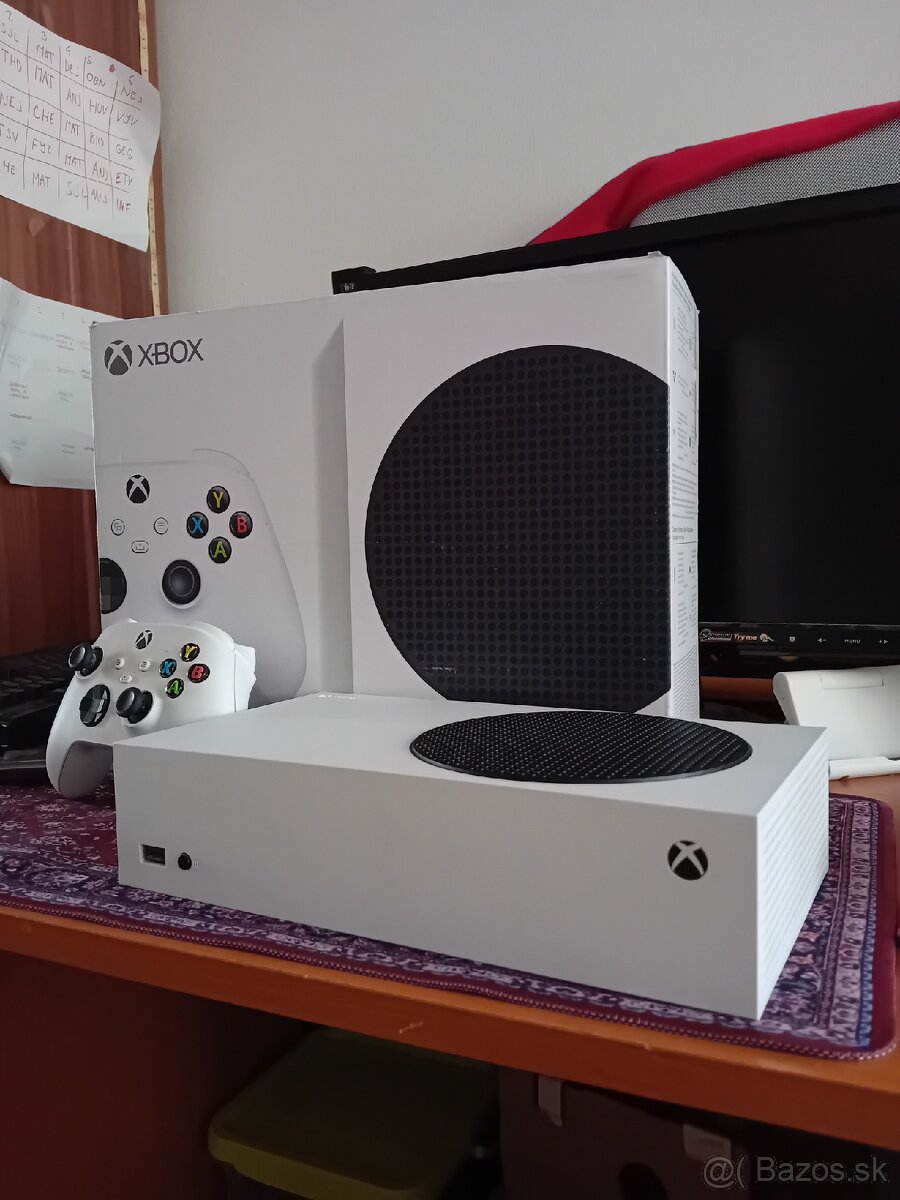 Xbox Series S + ovládač Xbox Daystrike Camo