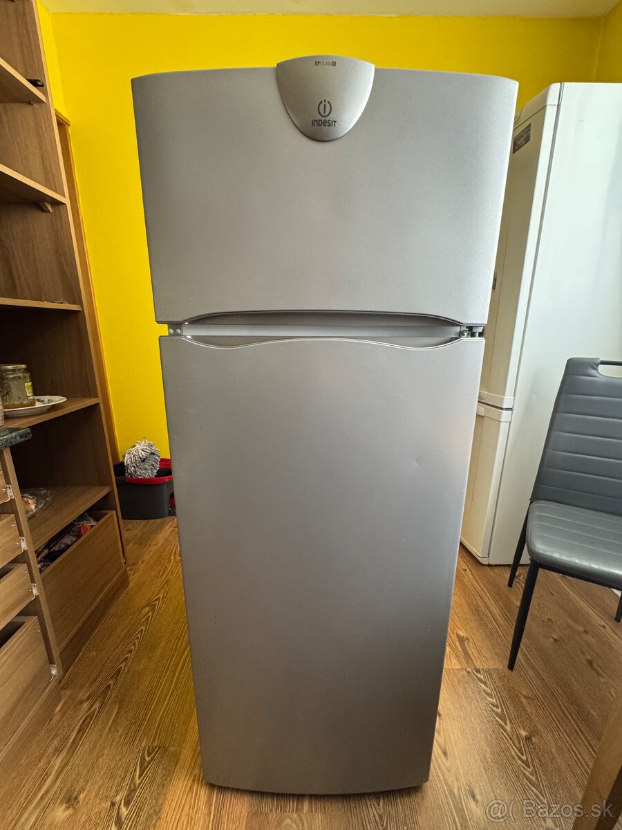 Chladnička Indesit