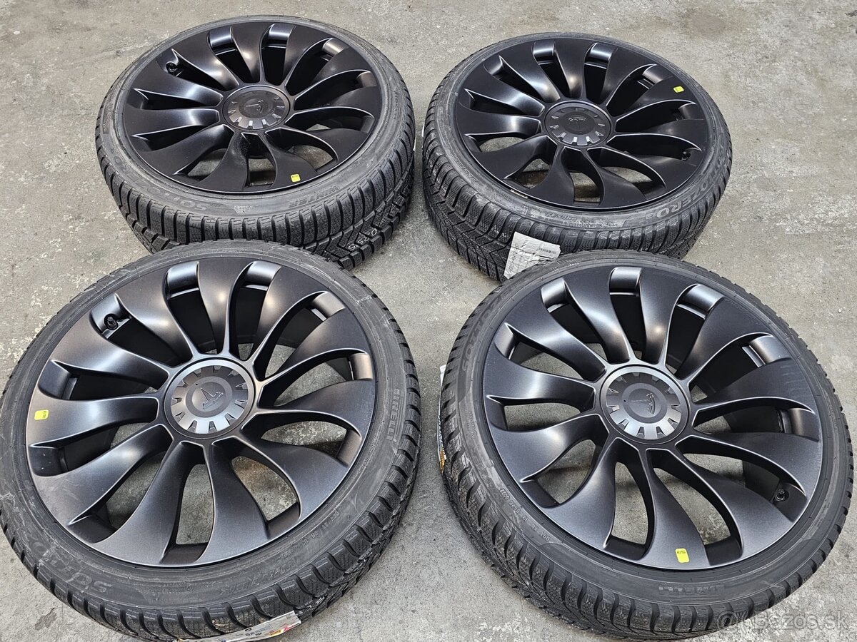 TESLA MODEL Y Originálne 21“ zimné pneumatiky Pirelli