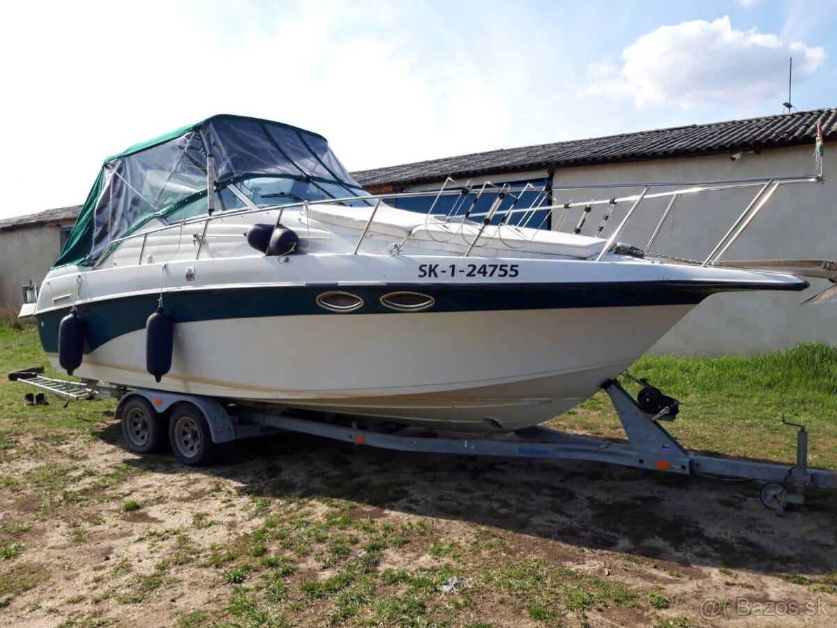 CROWNLINE 26 motorová yachta s prívesom