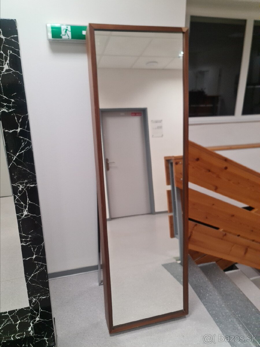 Nabytkove zrkadlo