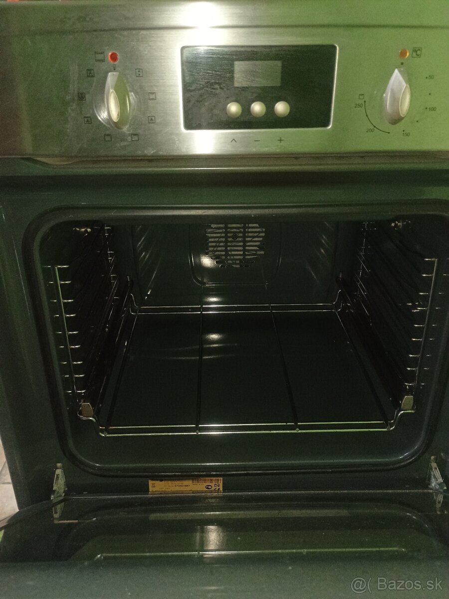 Stavaná elektrická rúra do linky