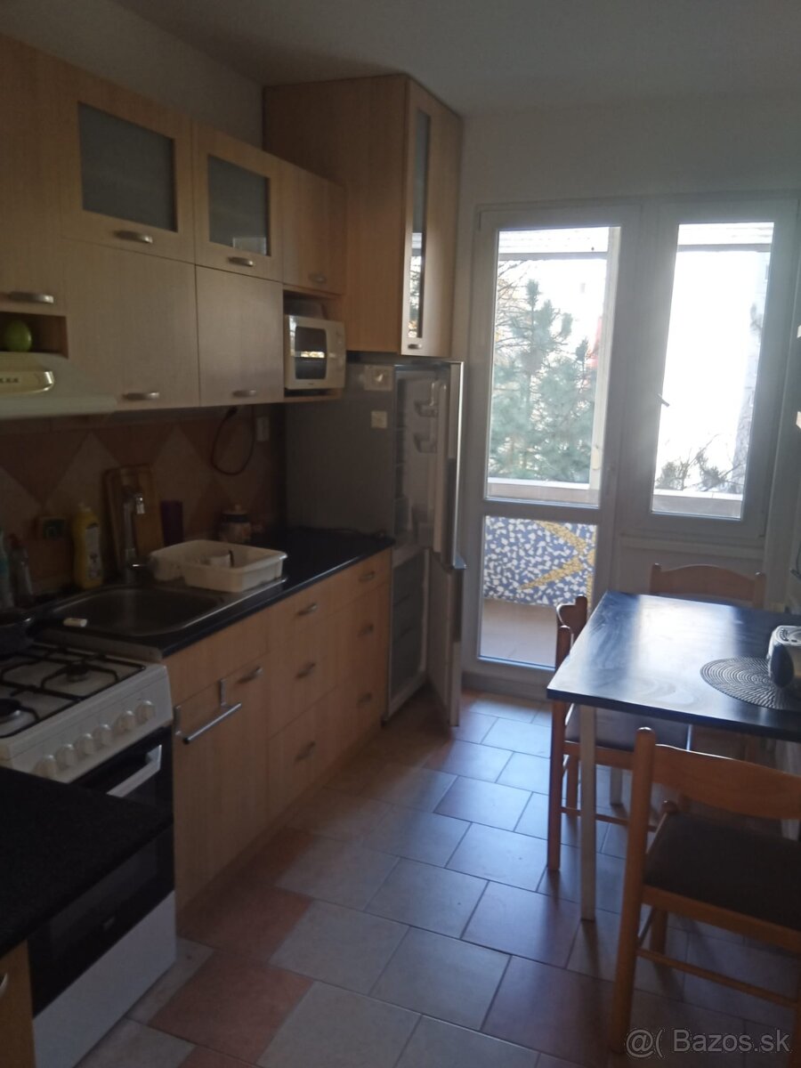 Dám do prenájmu čiastočne zariadený 2-izbovy byt