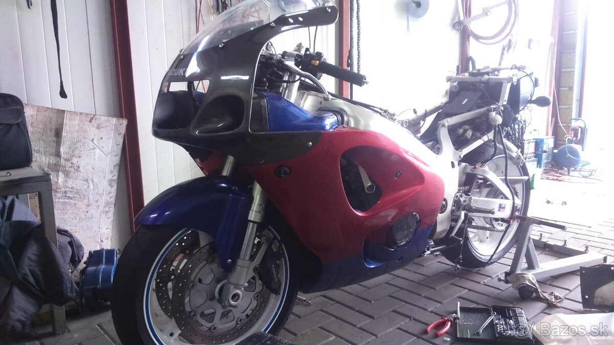 Suzuki gsxr 750 srad