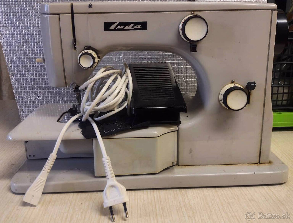 Šijací stroj LADA