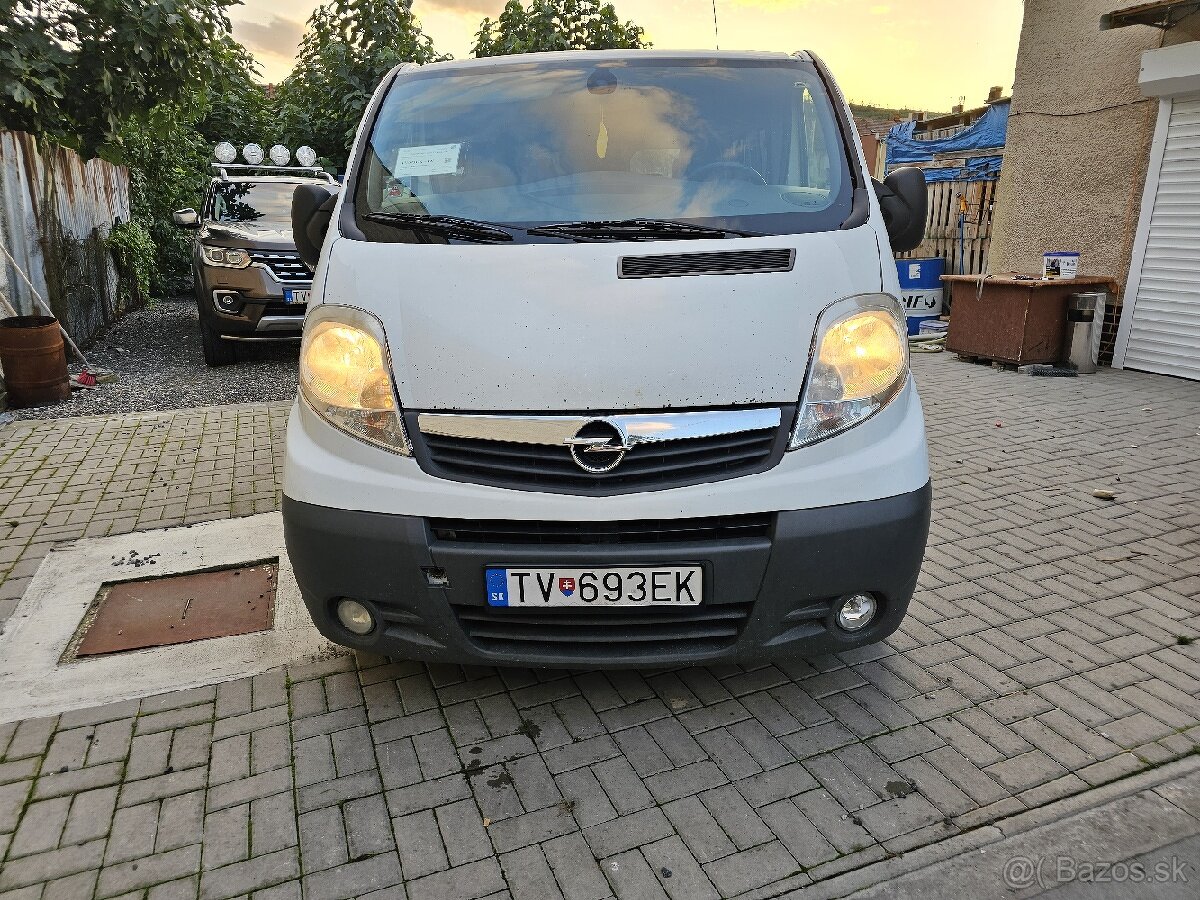 Opel vivaro 9 miestny mikrobus
