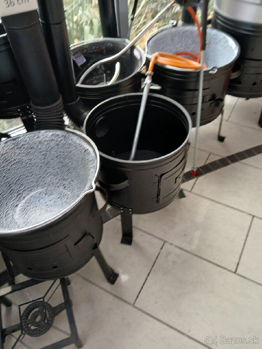 Kotlík a kotlina na varenie guláša