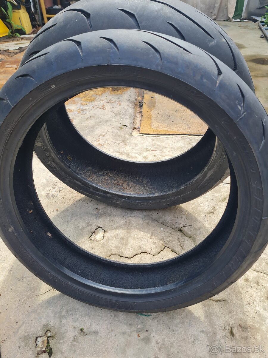 Predám 2 motocyklové pneumatiky Mitas 125/70ZR17 M/C 58W
