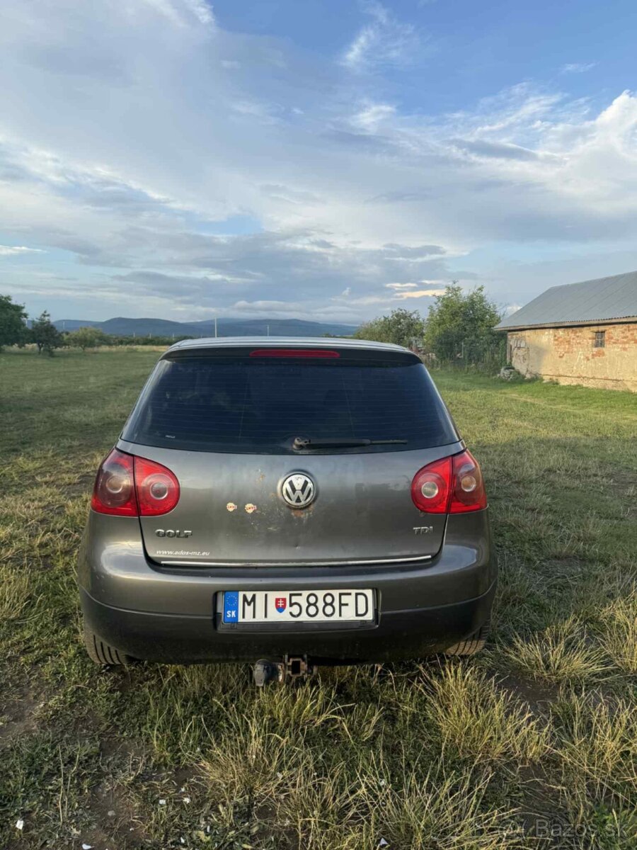 Dobri den predam volsvagen golf 5