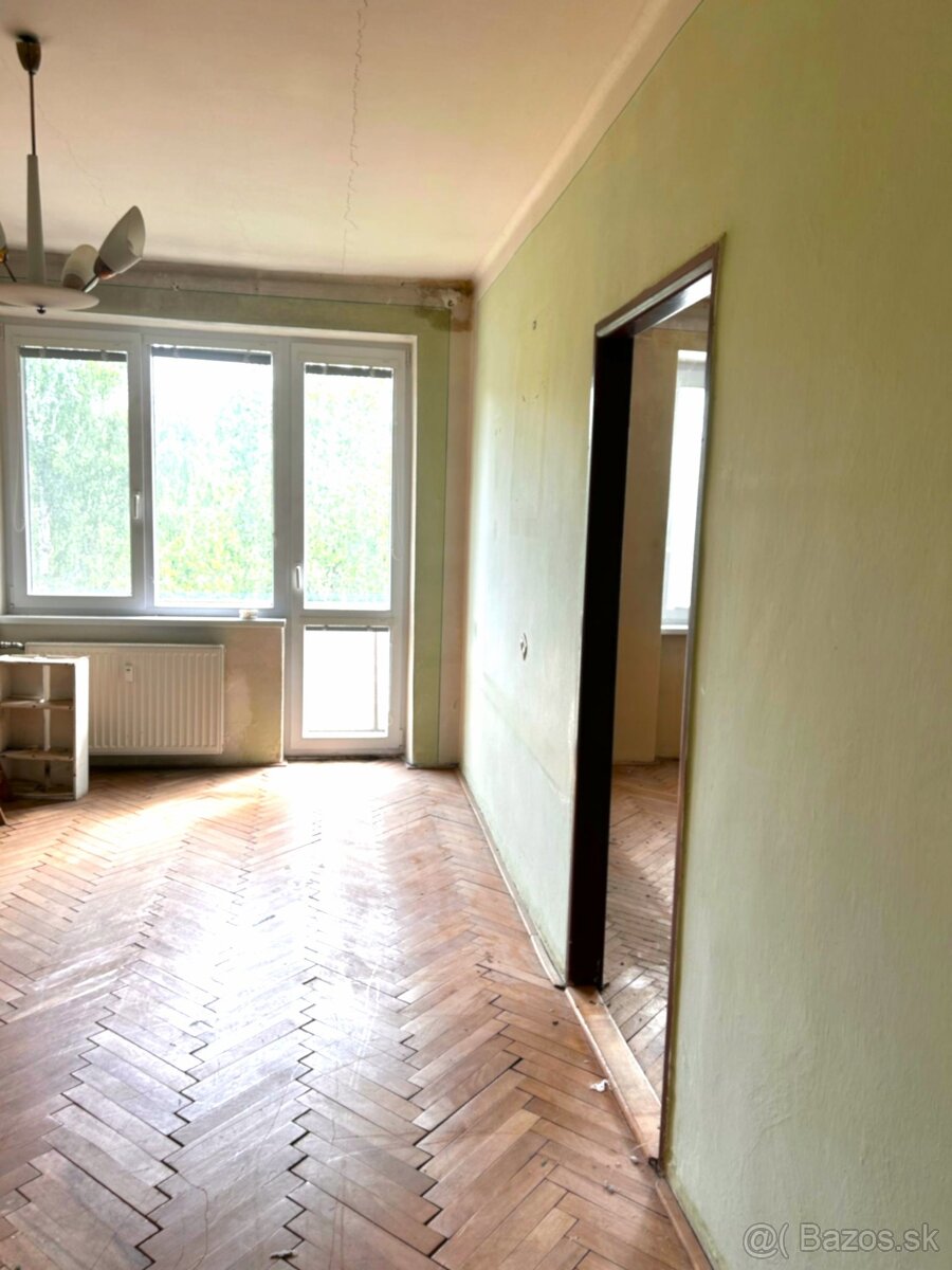 Veľký 3 izb. tehlový byt 81 m2 pri námestí v HE (za VUB)