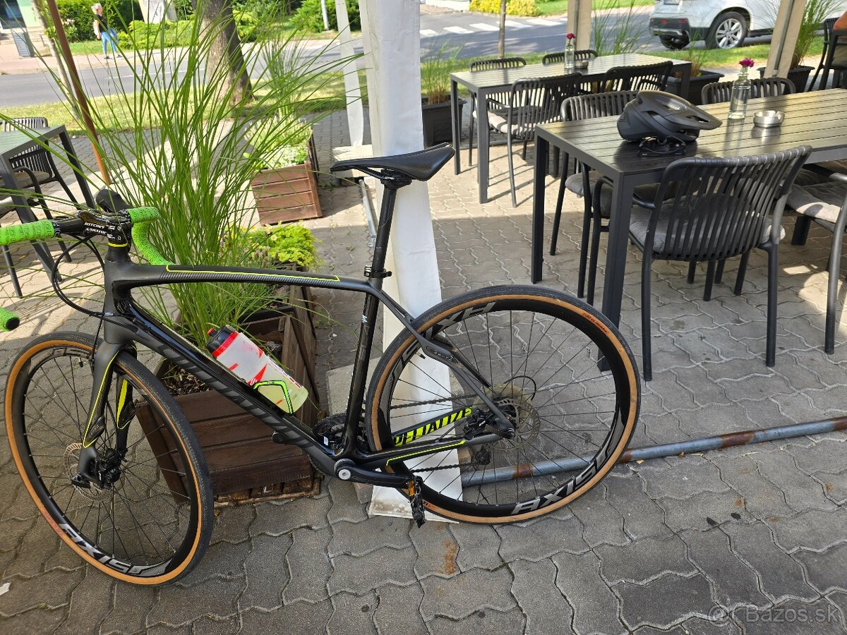 Karbónový fitness / ľahký gravel bicykel Specialized Sirrus
