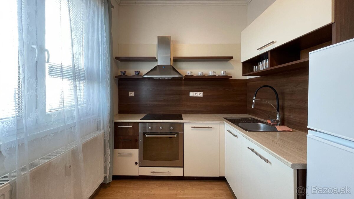 Na predaj 1,5 izbový byt na Budovateľskej ul.