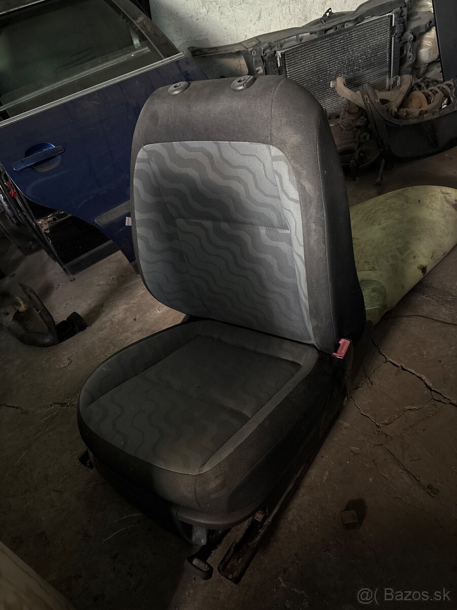 Spolujazdcova sedačka škoda Fabia 2