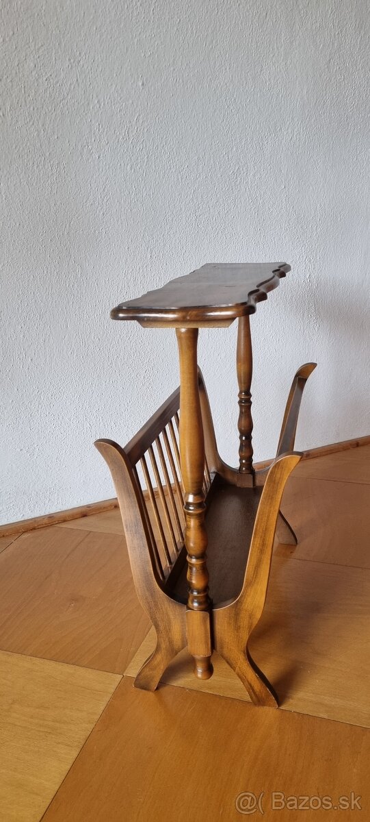 Drevený stojan na časopisy, knihy