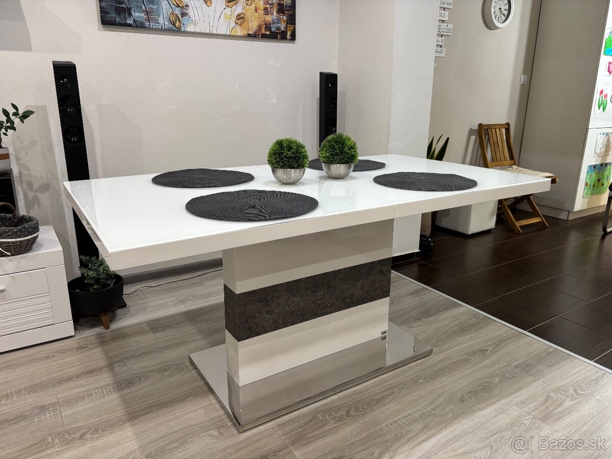 Jedálensky stôl rozkladací