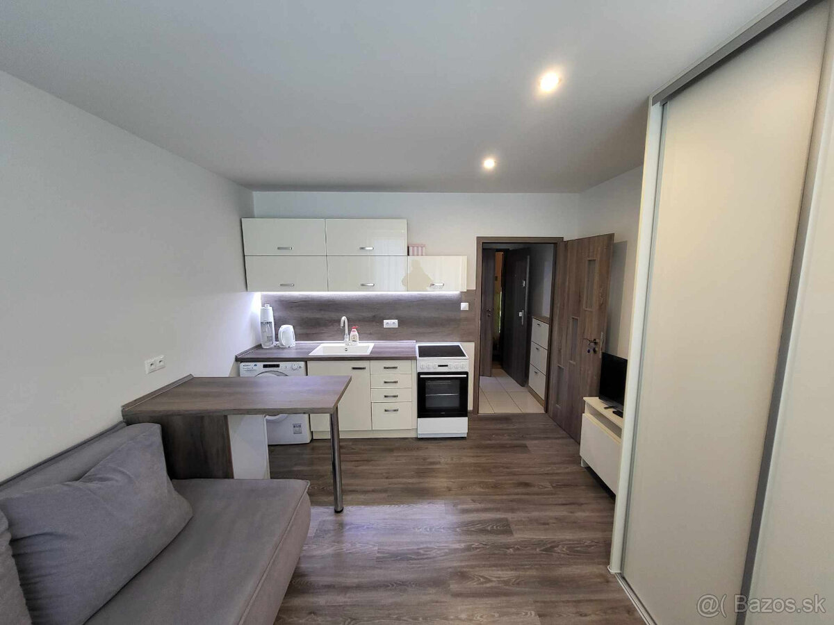 Na prenájom kompletne zariadená garzónka 20 m2