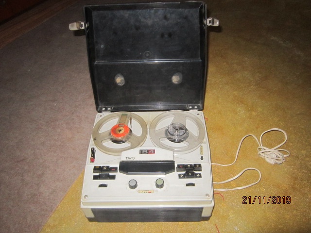 Predam retro magnetofon B4 rok vyroby cca 1971
