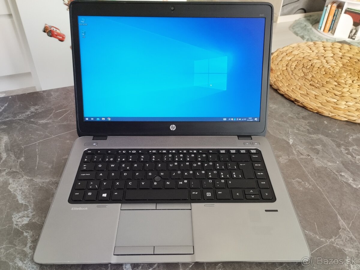 HP 14" Intel Core i5 8 GB RAM 180 GB SSD bat 3 h docking