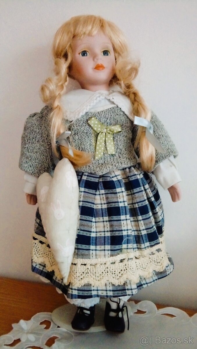 Porcelánová bábika