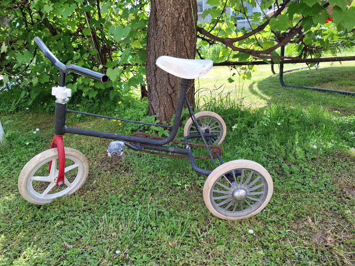 Trojkolka väčšia