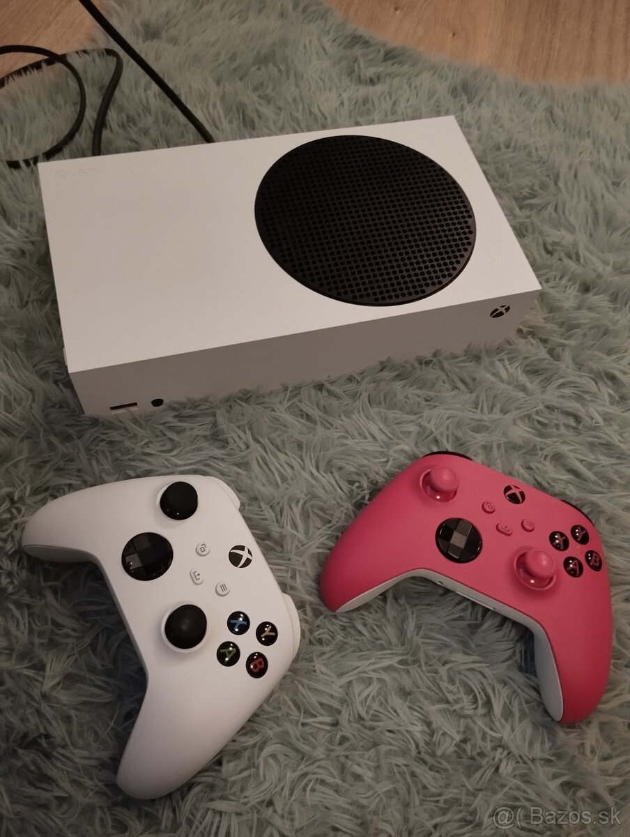 Xbox Series S + 2 ovládače