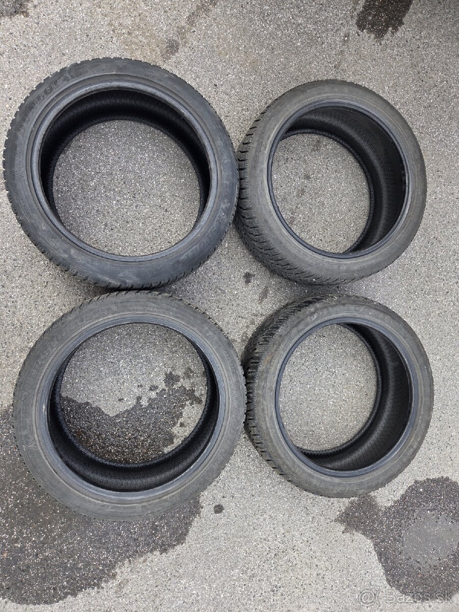 Predám pneumatiky 225/45 R18 zimné dunlop