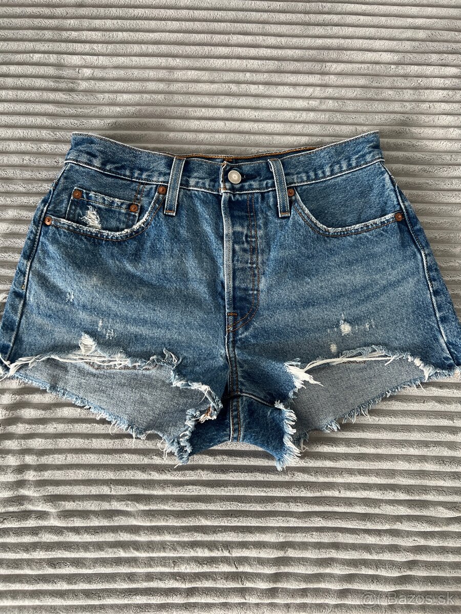 Levi's - Riflové krátke nohavice dámske, veľkosť 28