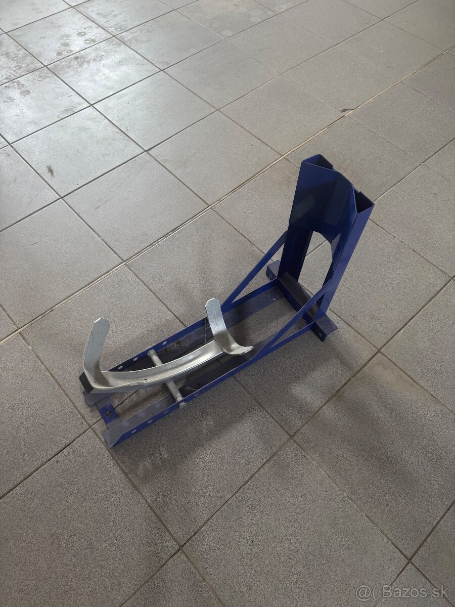 Stojan na motorku