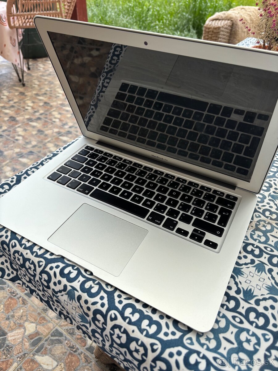 Predám MacBook Air 13” (2017) – vo výbornom stave