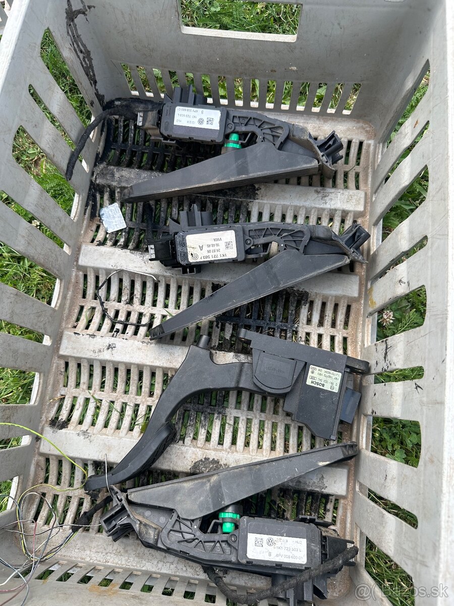 Plynovy pedal golf4 octavia 2 golf 5 jetta
