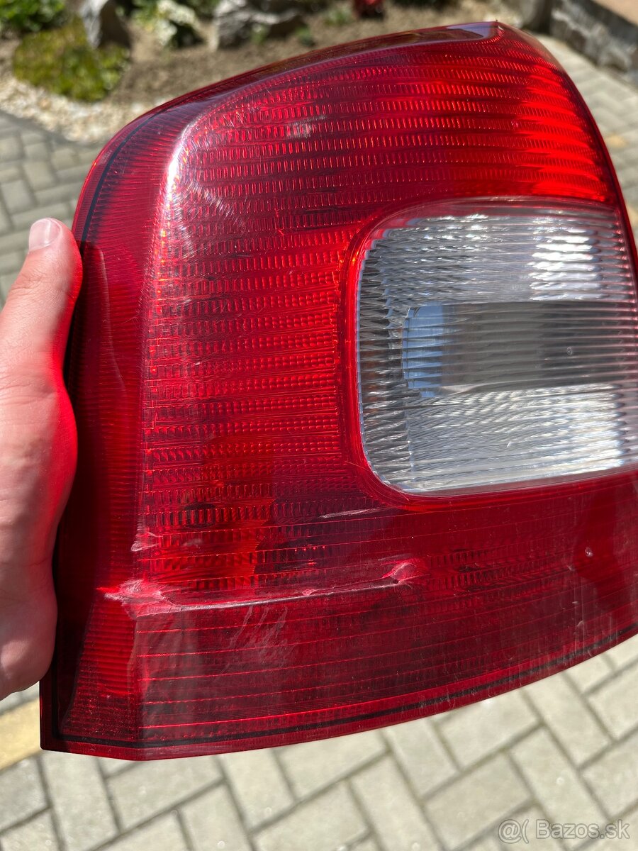 Škoda Octavia 2 facelift zadné ľavé svetlo.