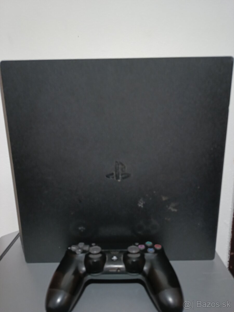 Predám PS4 Pro s hrami