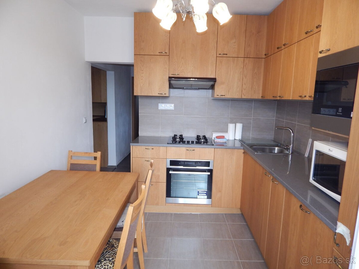 SPEKTRUM REALITY- Na Predaj 3-izbový byt, 72 m2 s loggiou, P
