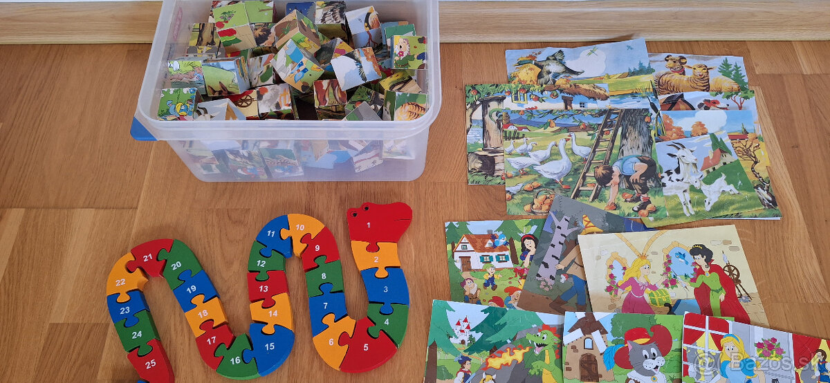 Drevené kocky a puzzle