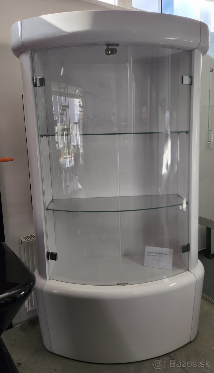 Prezentačná sklenená vitrína