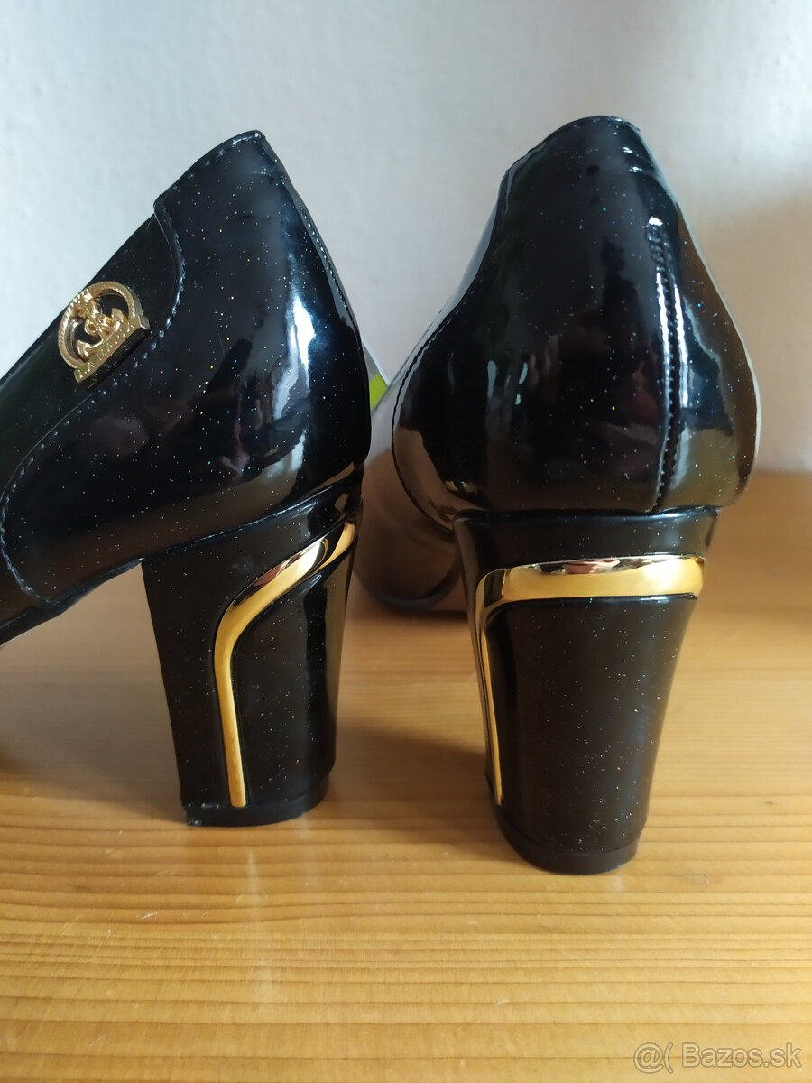 Dámske topánky na podpätku