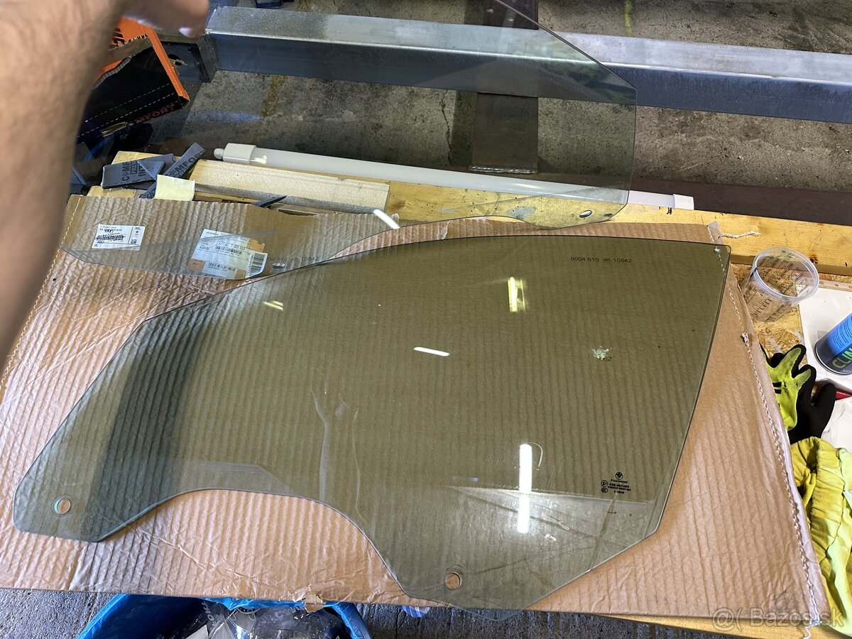 Sklo BMW 7 model e66/66 predne