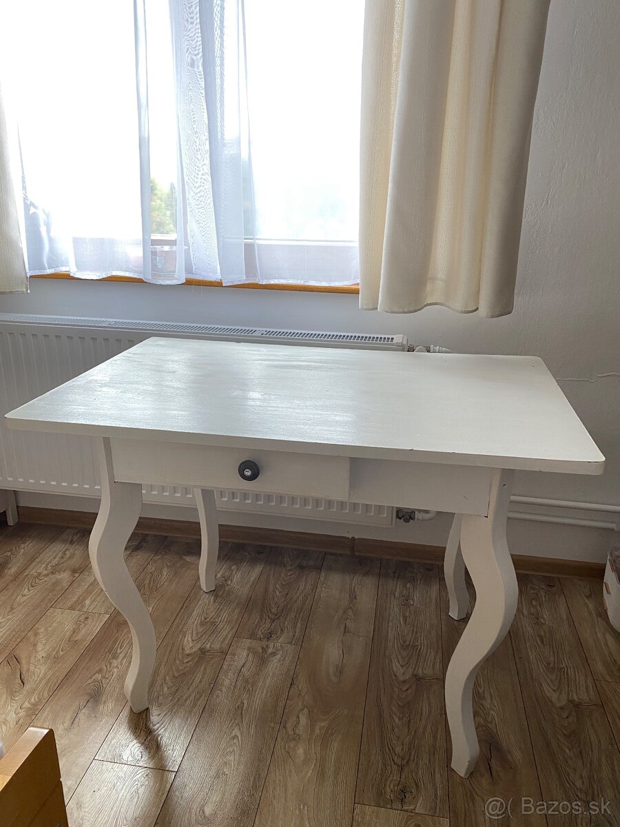 Vintage biely stôl 110x70cm