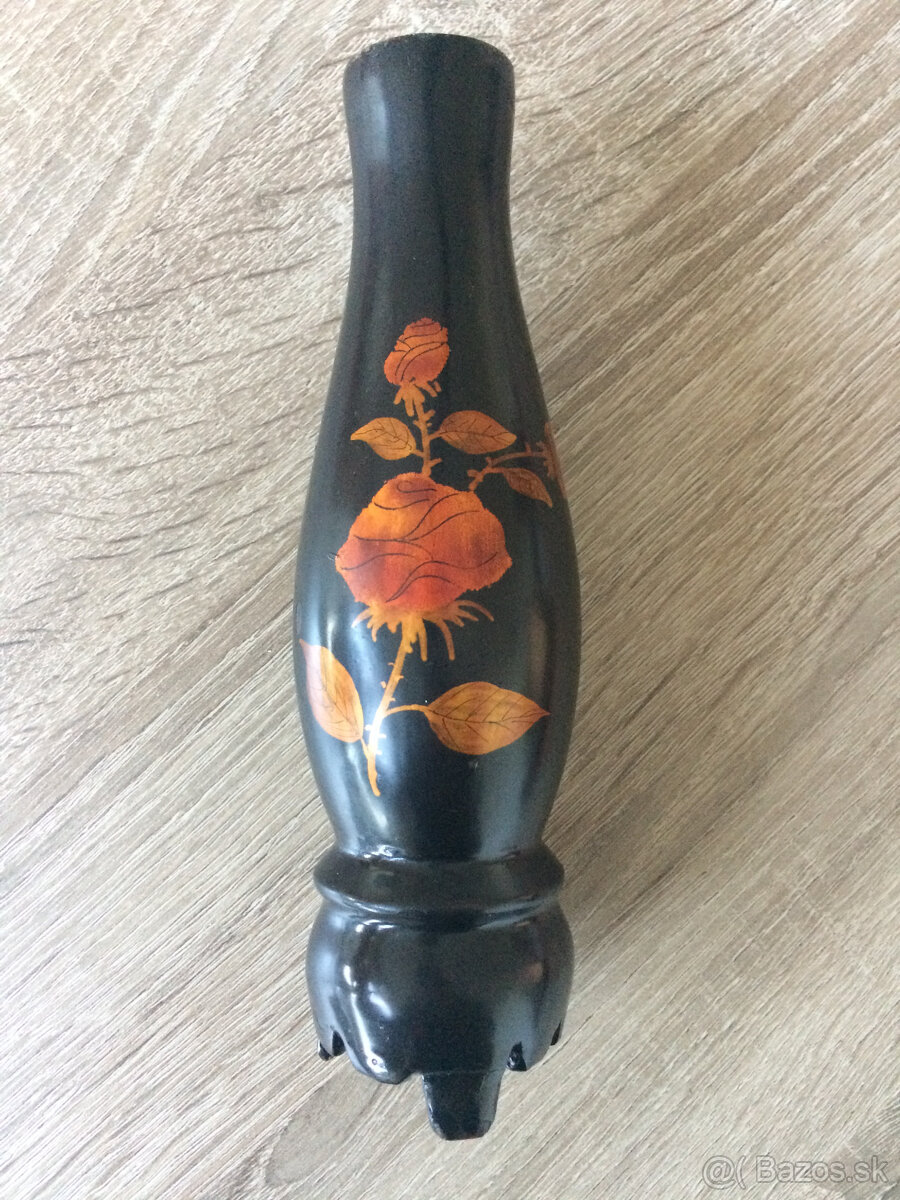 Čierna ebenová vázička s ružou