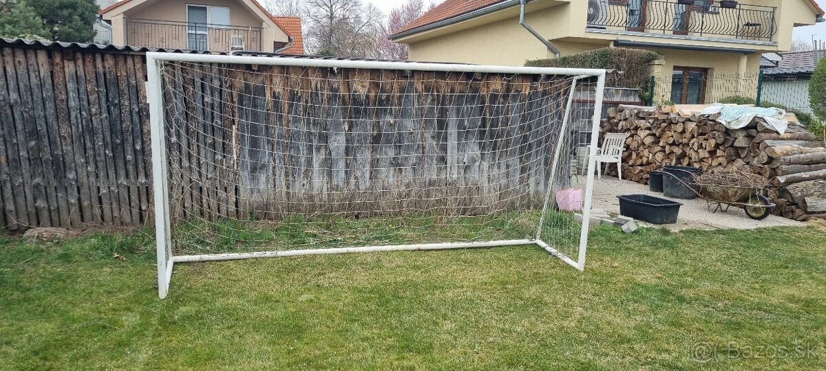 Futbalova brana