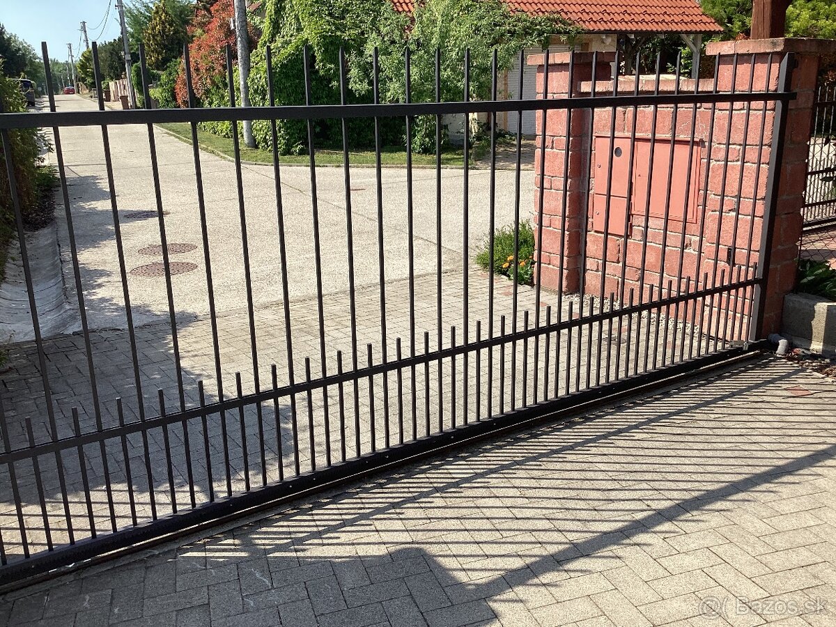 Posuvna kovova brana