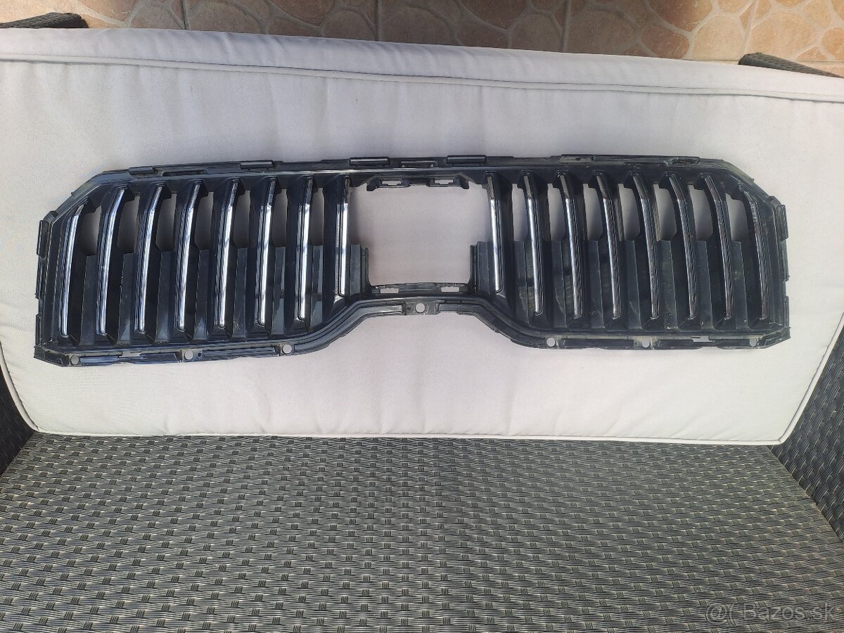 Škoda Superb III predna maska